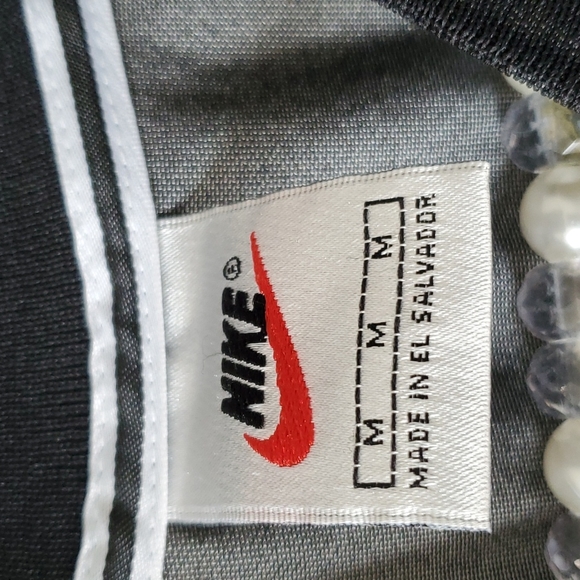 Nike - Picture 3 of 5